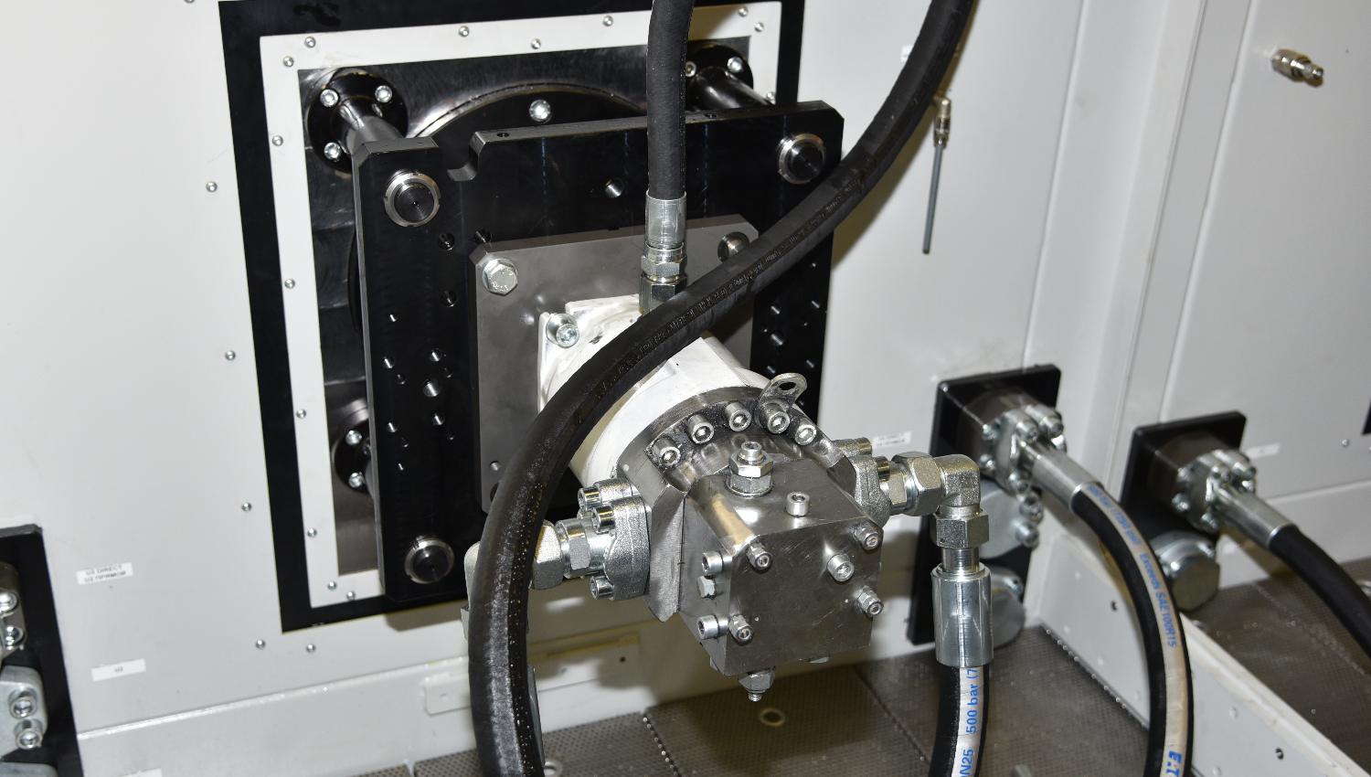 prufstand-pumpen-motoren-kolben-1011-3